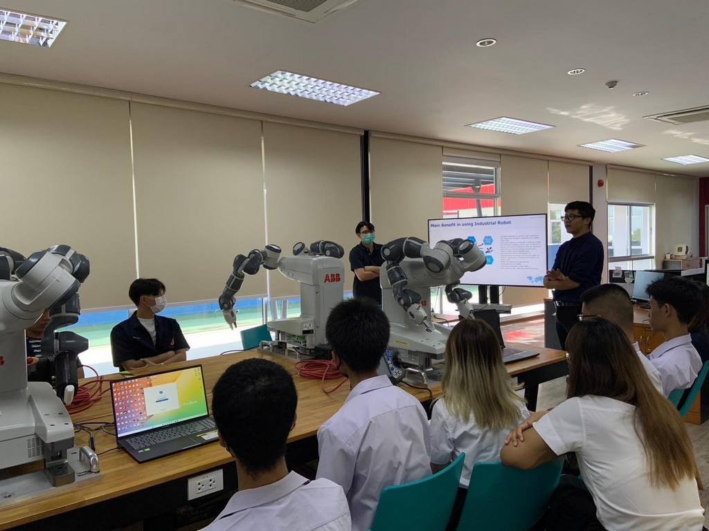 คณะวิศวกรรมศาสตร์ ม.มหิดล เปิดบ้านต้อนรับนักเรียนจากโรงเรียนกาญจนาภิเษกวิทยาลัย นครปฐม (พระตำหนักสวนกุหลาบมัธยม) ในการมาศึกษาดูงานและฝึกปฏิบัติการด้านวิศวกรรม