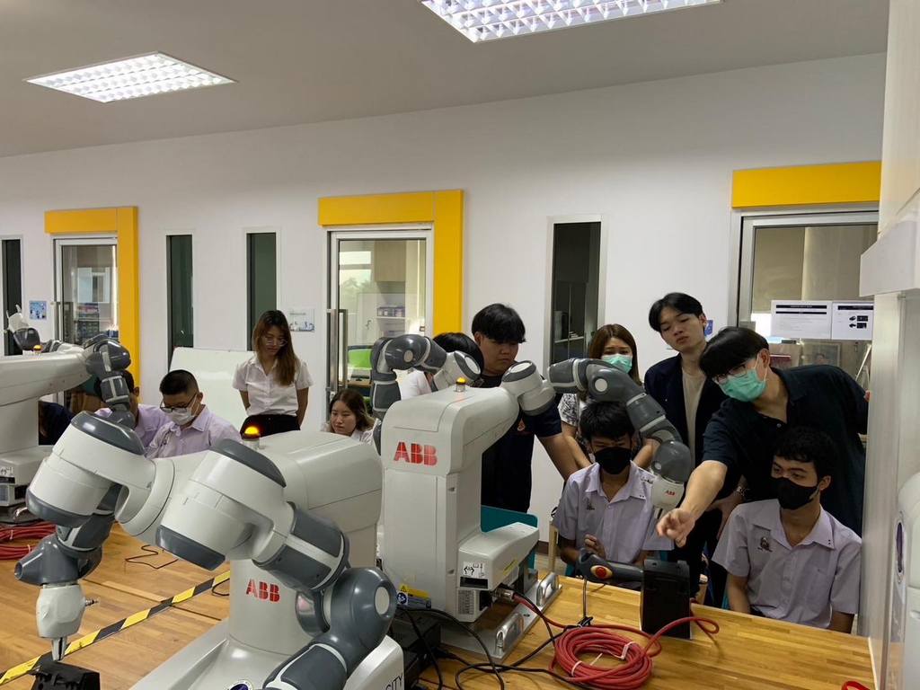 คณะวิศวกรรมศาสตร์ ม.มหิดล เปิดบ้านต้อนรับนักเรียนจากโรงเรียนกาญจนาภิเษกวิทยาลัย นครปฐม (พระตำหนักสวนกุหลาบมัธยม) ในการมาศึกษาดูงานและฝึกปฏิบัติการด้านวิศวกรรม