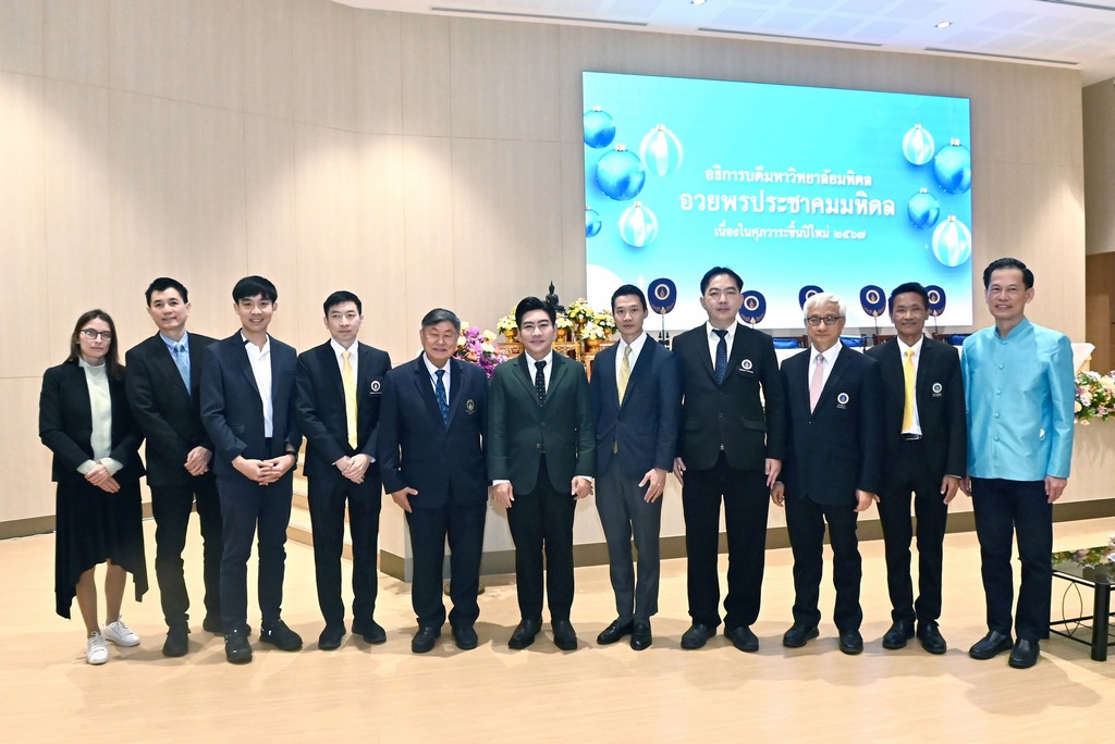 The Faculty of Engineering,Mahidol University participated in a merit-making ceremony,offering alms to monks and reciting Buddhist mantras to mark the onset of the new year in 2024