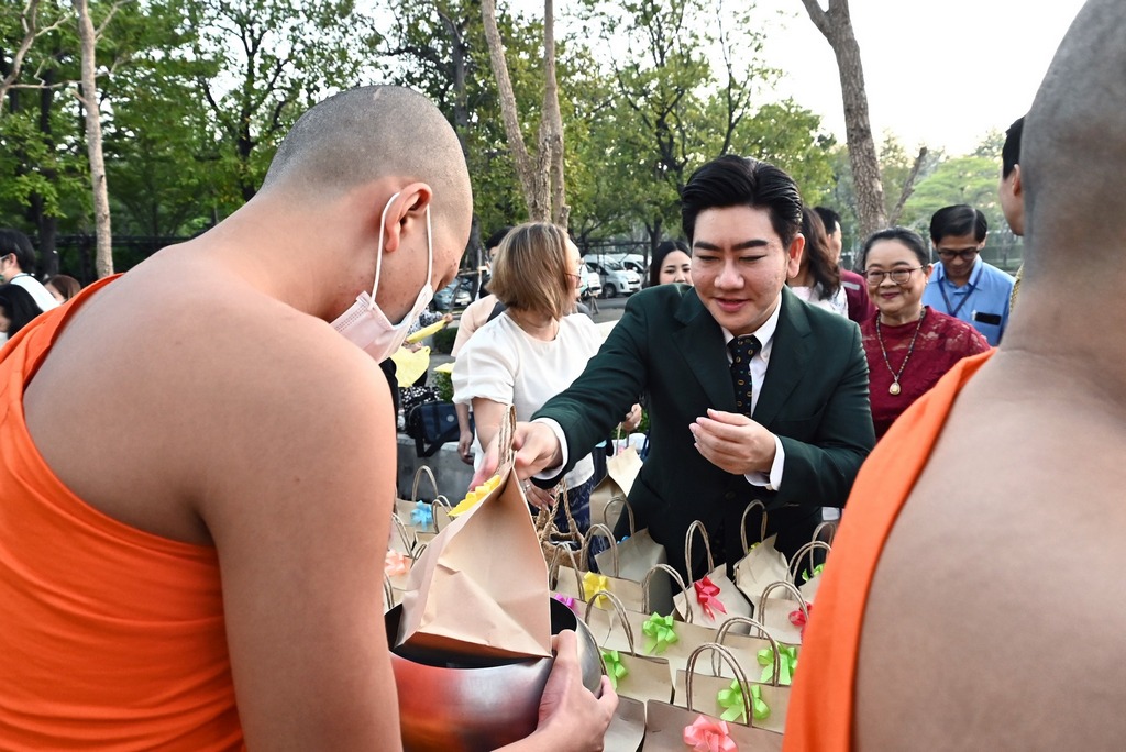 คณะวิศวกรรมศาสตร์ ม.มหิดล ร่วมพิธีทำบุญตักบาตรและพิธีเจริญพระพุทธมนต์ เนื่องในศุภมงคลสมัยขึ้นปีใหม่ ปีพุทธศักราช 2567