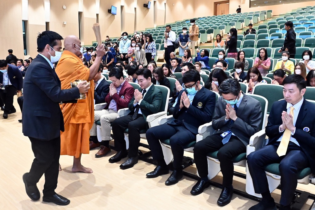 คณะวิศวกรรมศาสตร์ ม.มหิดล ร่วมพิธีทำบุญตักบาตรและพิธีเจริญพระพุทธมนต์ เนื่องในศุภมงคลสมัยขึ้นปีใหม่ ปีพุทธศักราช 2567