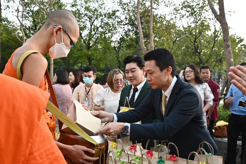 คณะวิศวกรรมศาสตร์ ม.มหิดล ร่วมพิธีทำบุญตักบาตรและพิธีเจริญพระพุทธมนต์ เนื่องในศุภมงคลสมัยขึ้นปีใหม่ ปีพุทธศักราช 2567