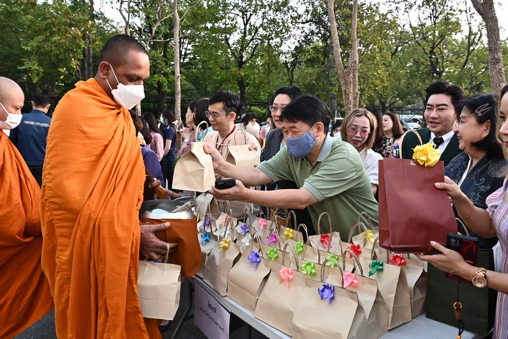 คณะวิศวกรรมศาสตร์ ม.มหิดล ร่วมพิธีทำบุญตักบาตรและพิธีเจริญพระพุทธมนต์ เนื่องในศุภมงคลสมัยขึ้นปีใหม่ ปีพุทธศักราช 2567