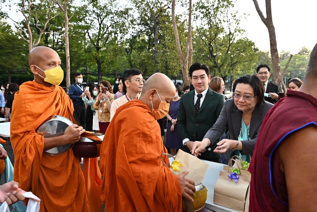 คณะวิศวกรรมศาสตร์ ม.มหิดล ร่วมพิธีทำบุญตักบาตรและพิธีเจริญพระพุทธมนต์ เนื่องในศุภมงคลสมัยขึ้นปีใหม่ ปีพุทธศักราช 2567