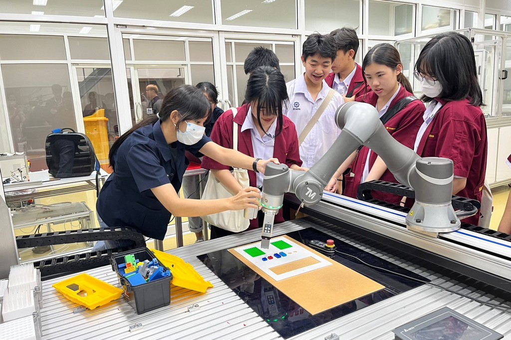 คณะวิศวกรรมศาสตร์ ม.มหิดล ต้อนรับนักเรียนจากโรงเรียนสาธิตมหาวิทยาลัยศรีนครินทร์วิโรฒ ประสานมิตร (ฝ่ายมัธยม) ในการเข้าฝึกปฏิบัติการด้านวิศวกรรม