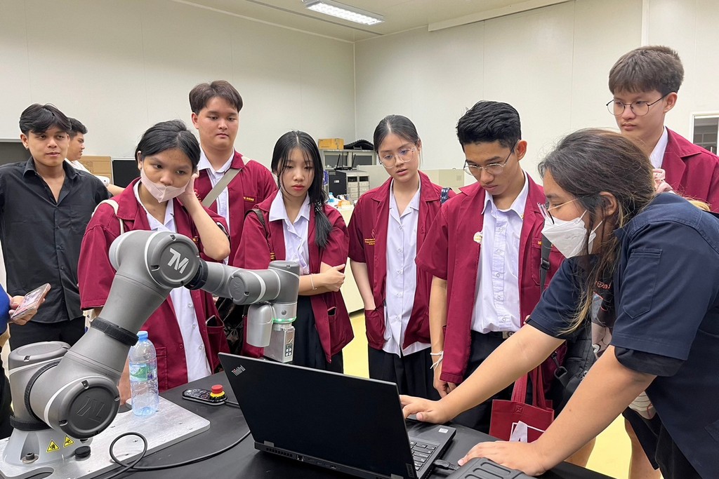 คณะวิศวกรรมศาสตร์ ม.มหิดล ต้อนรับนักเรียนจากโรงเรียนสาธิตมหาวิทยาลัยศรีนครินทร์วิโรฒ ประสานมิตร (ฝ่ายมัธยม) ในการเข้าฝึกปฏิบัติการด้านวิศวกรรม