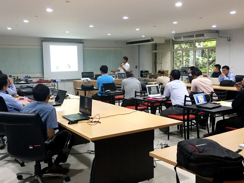 คณะวิศวกรรมศาสตร์ จัดฝึกอบรมโครงการยกระดับความรู้และทักษะวิชาชีพครูอาชีวศึกษาสู่ประเทศไทย 4.0 (UPGRADE) หลักสูตรสาขาวิชาชีพผลิตชิ้นส่วนยานยนต์ อาชีพช่างปรับประกอบเครื่องจักรผลิตชิ้นส่วนยานยนต์ ชั้น 3 สำหรับครูอุตสาหกรรม