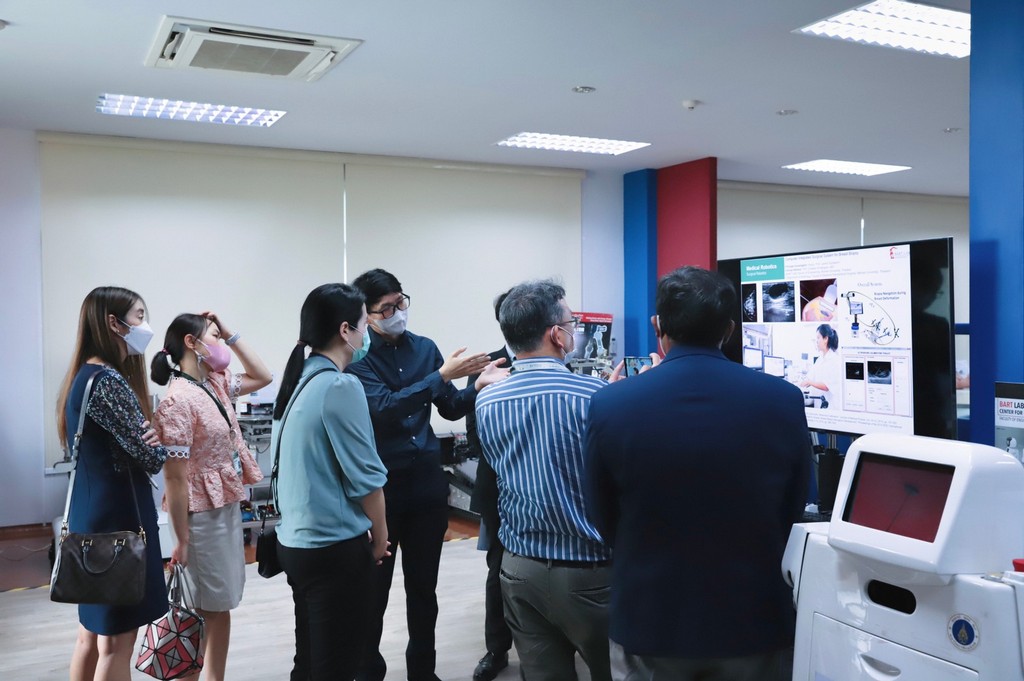คณะวิศวกรรมศาสตร์ ม.มหิดล ต้อนรับ คณาจารย์จาก คณะแพทยศาสตร์ศิริราชพยาบาล ในโอกาสเข้าเยี่ยมชมห้องปฏิบัติการ คณะวิศวกรรมศาสตร์ ม.มหิดล ศาลายา 