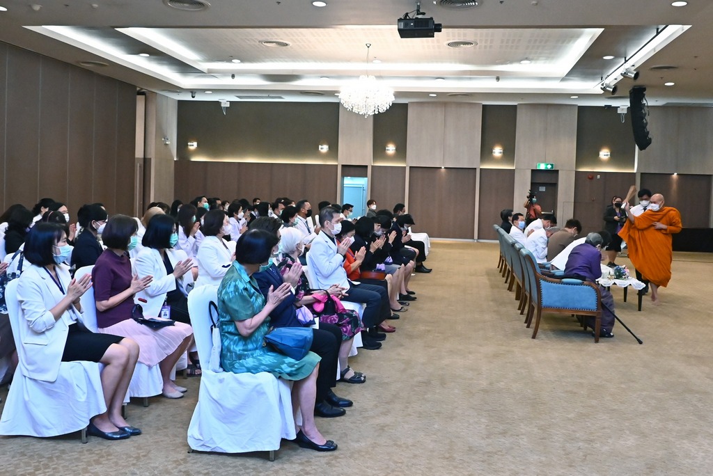 รองศาสตราจารย์ ดร.ธนภัทร์ วานิชานนท์ รองคณบดีฝ่ายยุทธศาสตร์และการจัดการทุนมนุษย์ คณะวิศวกรรมศาสตร์ ม.มหิดล ร่วมงานวันคล้ายวันสถาปนาคณะทันตแพทยศาสตร์ ม.มหิดล ครบรอบ 55 ปี 