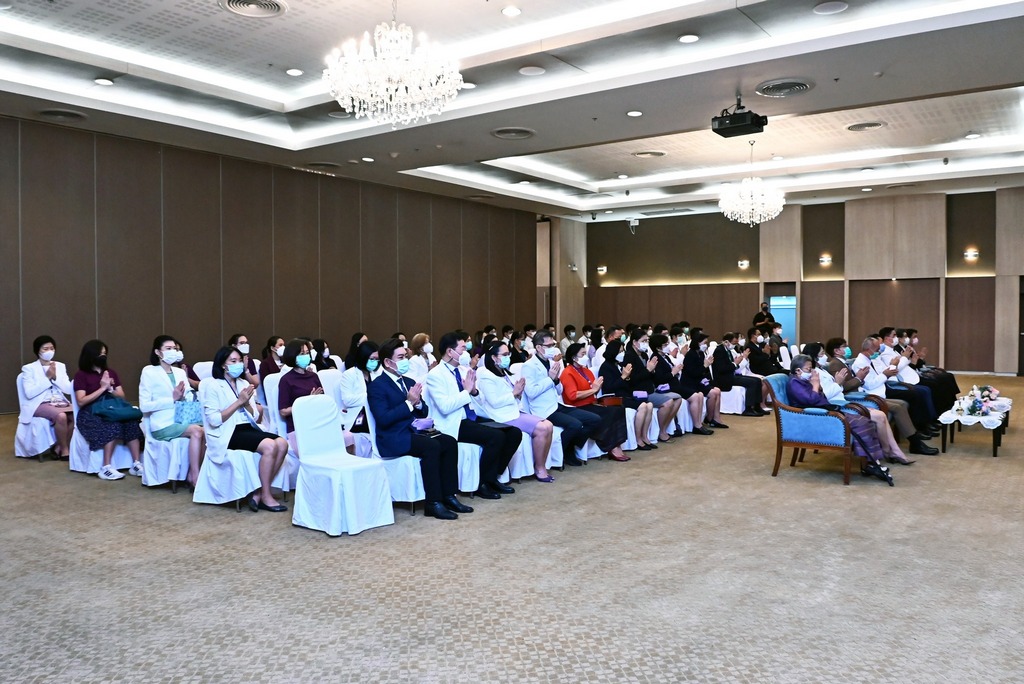 รองศาสตราจารย์ ดร.ธนภัทร์ วานิชานนท์ รองคณบดีฝ่ายยุทธศาสตร์และการจัดการทุนมนุษย์ คณะวิศวกรรมศาสตร์ ม.มหิดล ร่วมงานวันคล้ายวันสถาปนาคณะทันตแพทยศาสตร์ ม.มหิดล ครบรอบ 55 ปี 