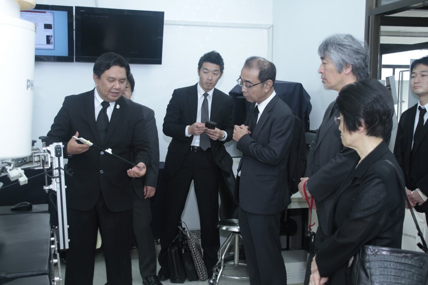 Prof. Juichi Yamagiwa ได้เยี่ยมชมห้องปฏิบัติการภาควิชาวิศวกรรมชีวการแพทย์ และ ภาควิชาวิศวกรรมโยธาและสิ่งแวดล้อม โดยมี ผศ. ดร. จักรกฤษณ์ ศุทธากรณ์  คณบดี และคณะผู้บริหาร คณะวิศวกรรมศาสตร์ให้การต้อนรับ