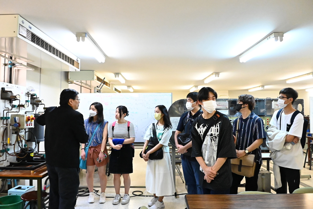 The Faculty of Engineering, Mahidol University welcomed professors and students from Tamagawa University on the occasion of a study visit and faculty laboratory visit.