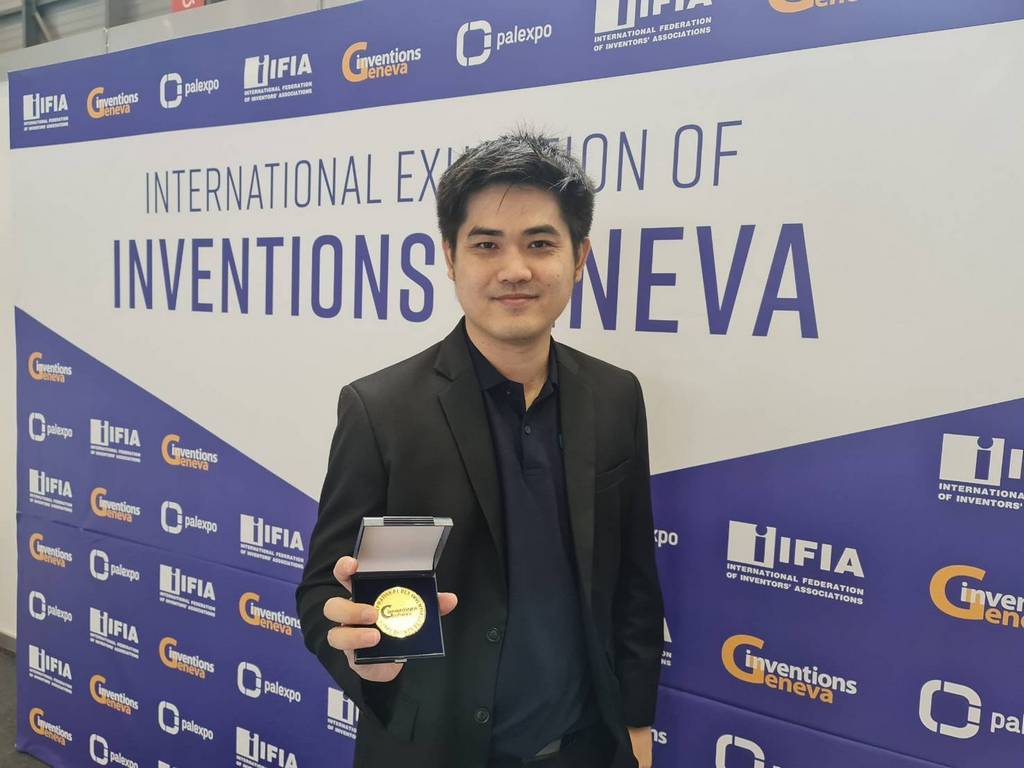 The AI Phychological Open Platform, an innovation from Faculty of Engineering, Mahidol University received Gold Medal Prize at 