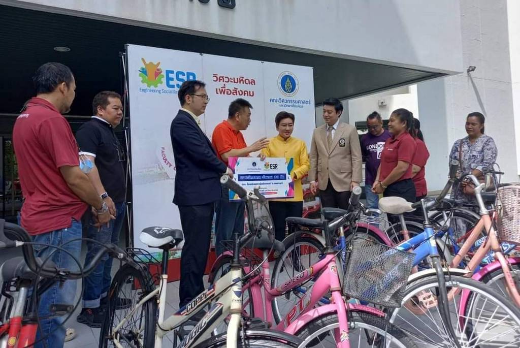 The Faculty of Engineering, Mahidol University gave recycled bicycles to high school students of Darulebadah School following the King’s concepts.