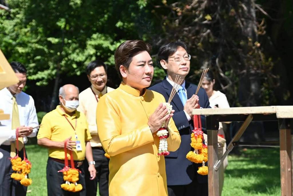 Executives of the Faculty of Engineering, Mahidol University paid respect to sacred places around the university on the first day of the Dean’s inauguration.