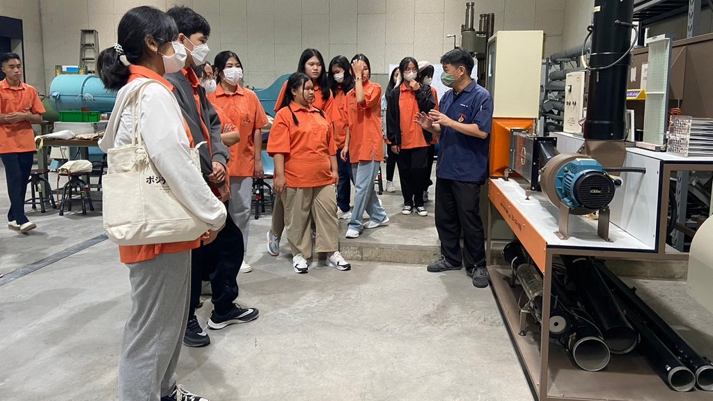 The Faculty of Engineering, Mahidol University warmly welcomed teachers and students from Yasothonpittayakom School for a study visit, which included hands-on engineering practice.