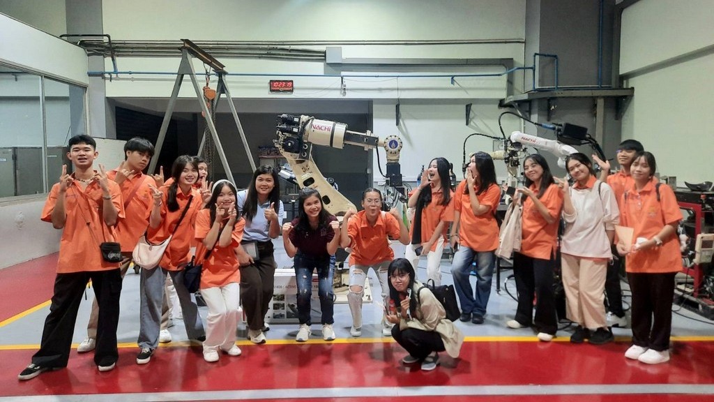 The Faculty of Engineering, Mahidol University warmly welcomed teachers and students from Yasothonpittayakom School for a study visit, which included hands-on engineering practice.