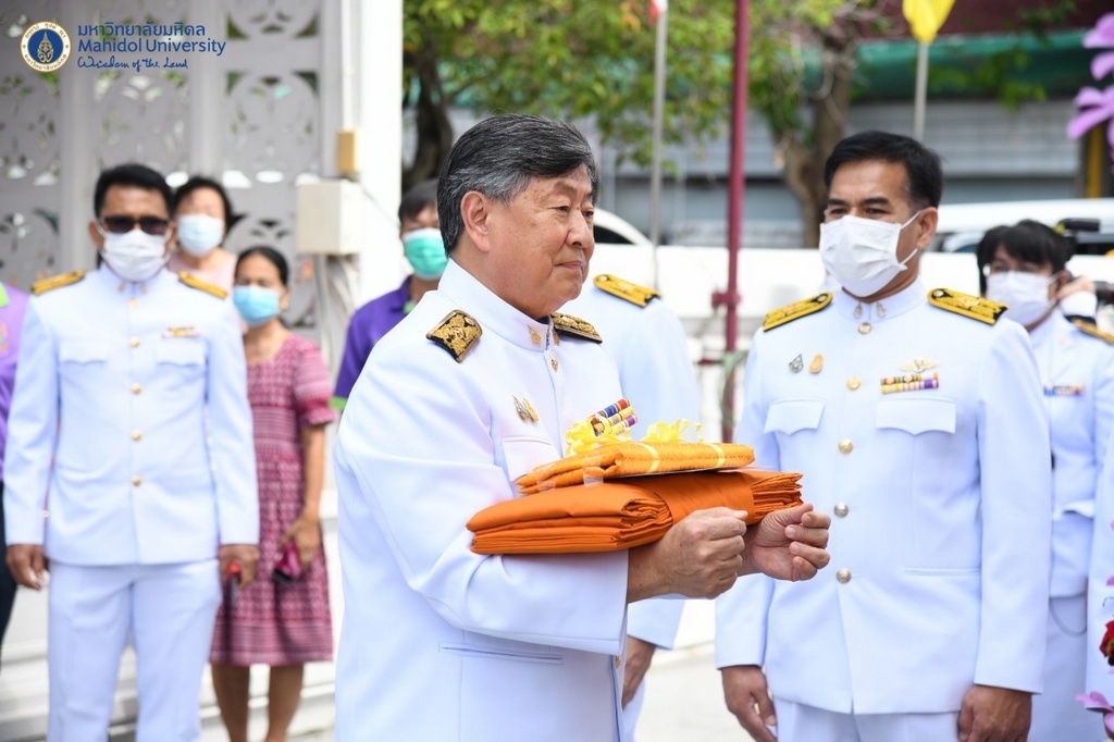 The Faculty of Engineering participated in presenting the royal Kathin robe of Mahidol University at Wat Nuannoradit.