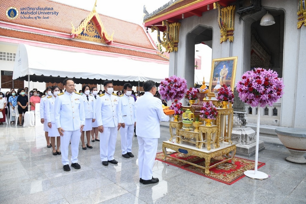 The Faculty of Engineering participated in presenting the royal Kathin robe of Mahidol University at Wat Nuannoradit.