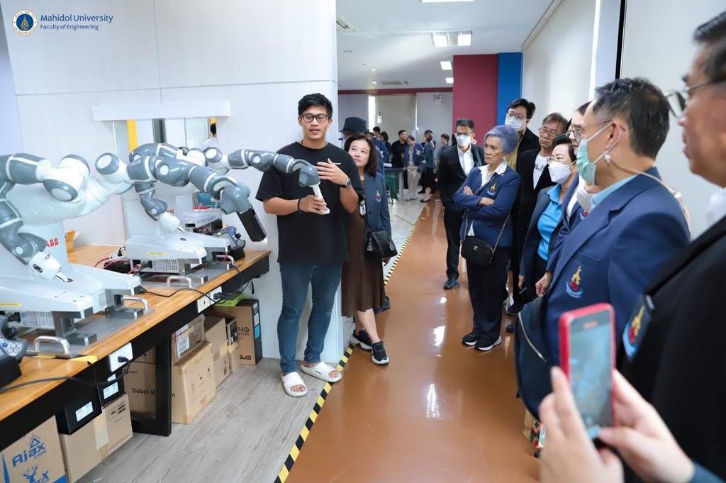The Faculty of Engineering, Mahidol University welcomed executives from the Graduate Diploma Program in the 3rd Health Innovation Digital Age (HIDA) on a study visit.