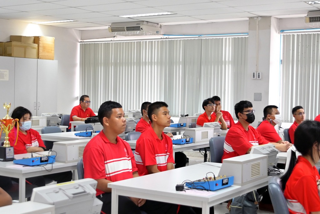 The Faculty of Engineering, Mahidol University warmly welcomed teachers and students from Ayutthaya Wittayalai School during their study visit.