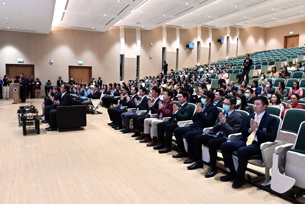 The Faculty of Engineering, Mahidol University participated in a merit-making ceremony, offering alms to monks and reciting Buddhist mantras to mark the onset of the new year in 2024.