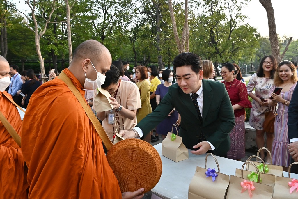 The Faculty of Engineering, Mahidol University participated in a merit-making ceremony, offering alms to monks and reciting Buddhist mantras to mark the onset of the new year in 2024.