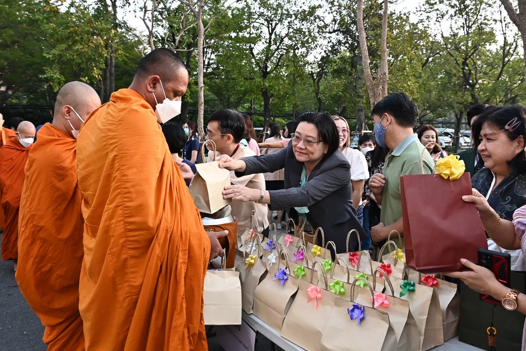 The Faculty of Engineering, Mahidol University participated in a merit-making ceremony, offering alms to monks and reciting Buddhist mantras to mark the onset of the new year in 2024.