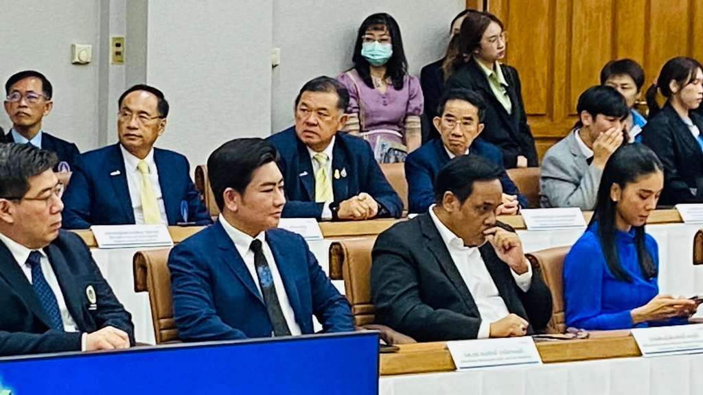 Dean of The Faculty of Engineering, Mahidol University participated in the signing of a memorandum of understanding (MoU) for the development of a comprehensive stroke service system at the Office of the Permanent Secretary of the Ministry of Public Health (MOPH).