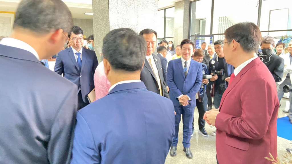 Dean of The Faculty of Engineering, Mahidol University participated in the signing of a memorandum of understanding (MoU) for the development of a comprehensive stroke service system at the Office of the Permanent Secretary of the Ministry of Public Health (MOPH).