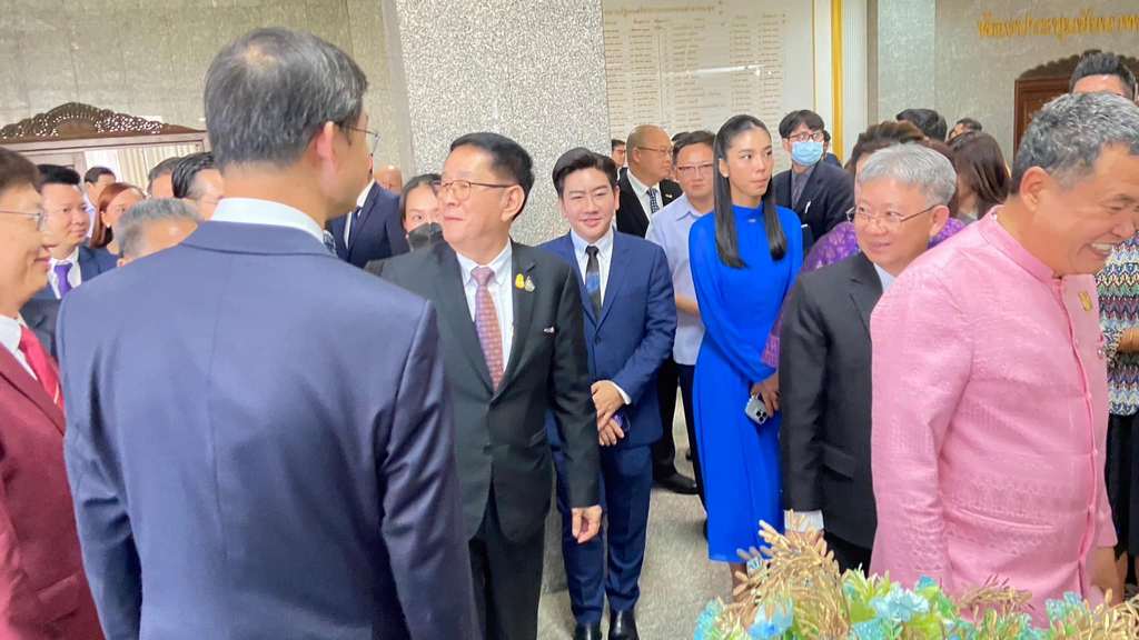 Dean of The Faculty of Engineering, Mahidol University participated in the signing of a memorandum of understanding (MoU) for the development of a comprehensive stroke service system at the Office of the Permanent Secretary of the Ministry of Public Health (MOPH).