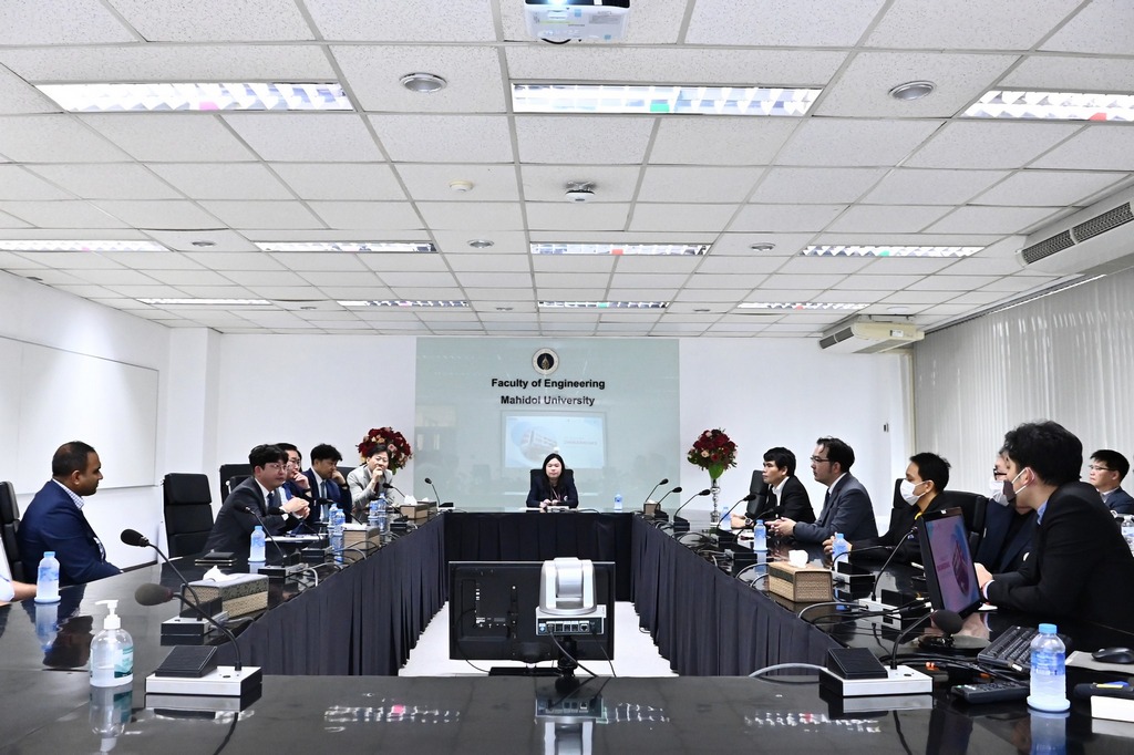 The signing ceremony of the MOU between the Faculty of Engineering, the Faculty of Environment and Resource Studies, Mahidol University and universities in cooperation with Industry-University Cooperation 3.0 (LINC 3.0)