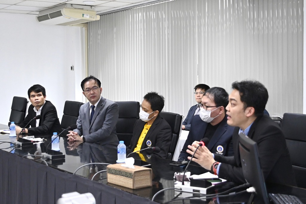 The signing ceremony of the MOU between the Faculty of Engineering, the Faculty of Environment and Resource Studies, Mahidol University and universities in cooperation with Industry-University Cooperation 3.0 (LINC 3.0)