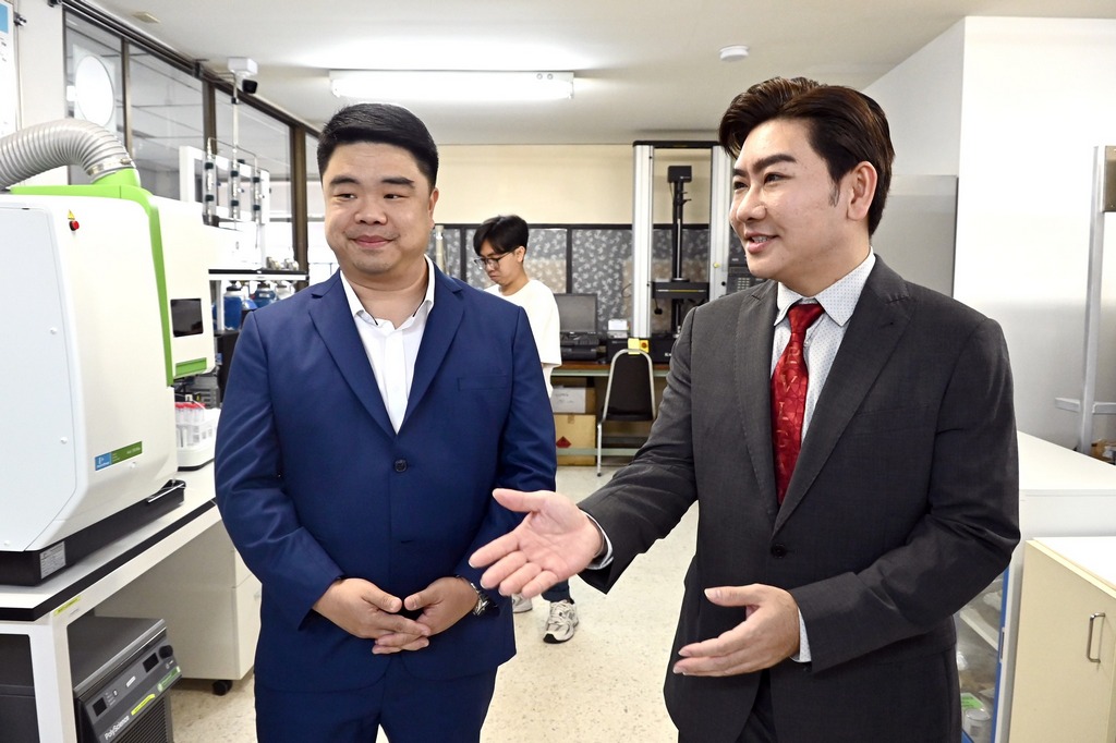 The Memorandum of Understanding (MoU) signing ceremony between the Faculty of Engineering, Mahidol University, and DasBlue Company Limited took place at the Innogineer Studio