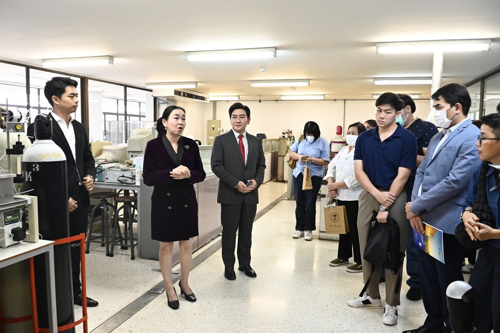 The Memorandum of Understanding (MoU) signing ceremony between the Faculty of Engineering, Mahidol University, and DasBlue Company Limited took place at the Innogineer Studio