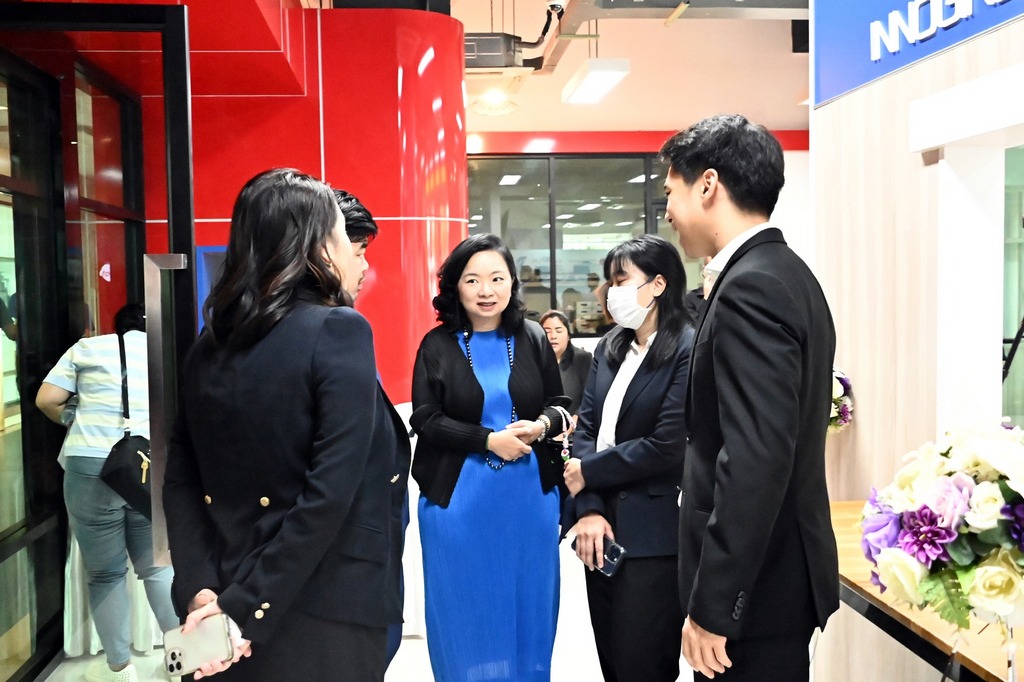 The Memorandum of Understanding (MoU) signing ceremony between the Faculty of Engineering, Mahidol University, and DasBlue Company Limited took place at the Innogineer Studio