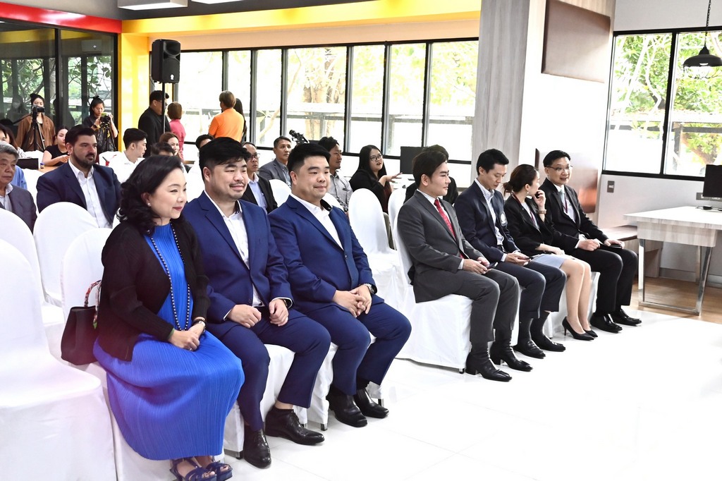The Memorandum of Understanding (MoU) signing ceremony between the Faculty of Engineering, Mahidol University, and DasBlue Company Limited took place at the Innogineer Studio